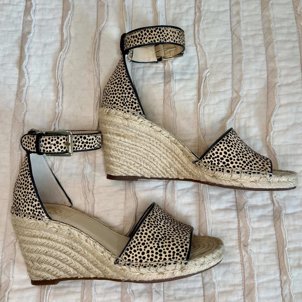 Vince Camuto Leera Wedge Sandals Natural Spotted Calf Hair Size 7 - Picture 3 of 6
